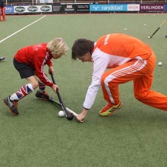 Clinics tijdens Tophockeykamp, hockeykamp en andere Nationale Sportkampen, o.a. Pierre Regnault, Nederlands team, Jong Oranje, topcoach, topspelers met demo, oefeningen, handtekeningen en hockeyclinic